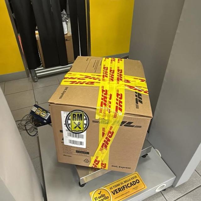 Caja sellada y pesada con guía de rastreo